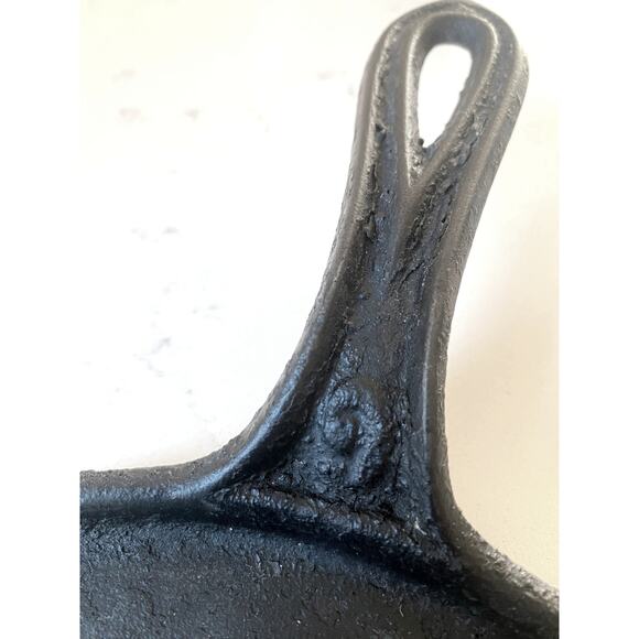 Vintage Cast Iron Skillet with Gate Mark, Early American Pan - Picture 4 of 5